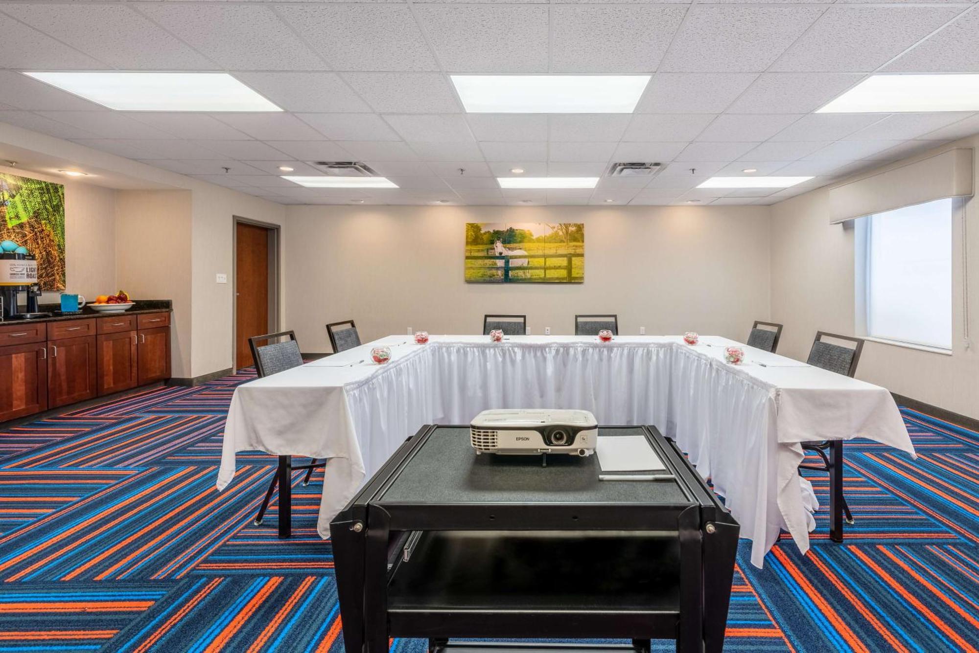 Hampton Inn&suites 3*